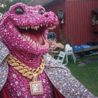 Pingu the pink croco avatar